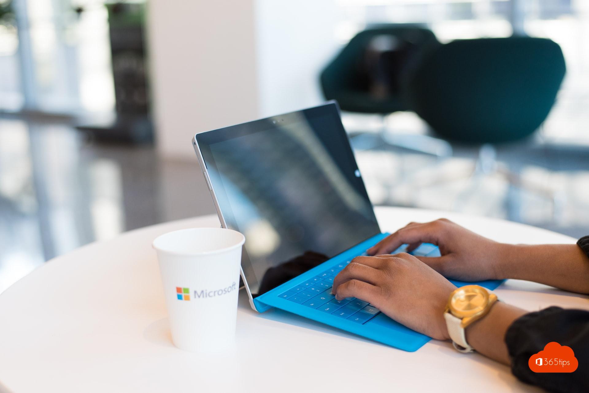 Druk in Windows 10 op Windows Key + “.” voor het Emoji paneel