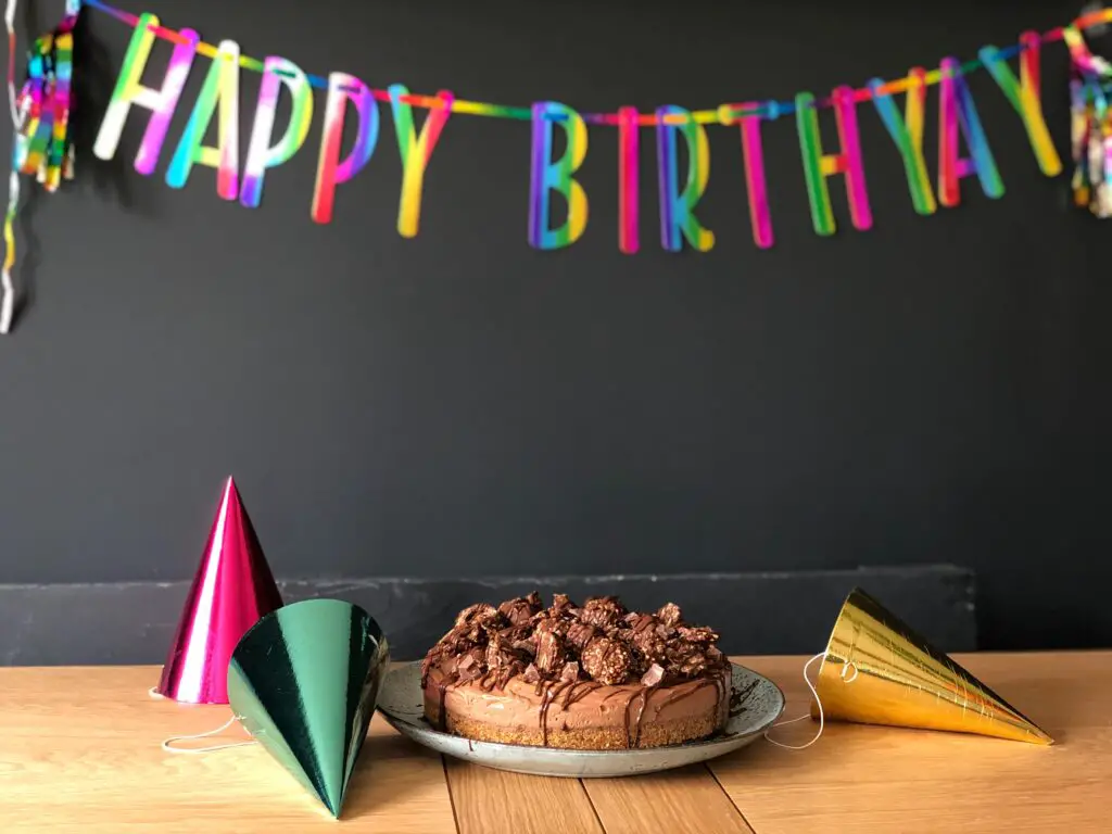 Gâteau pâtissier joyeux anniversaire