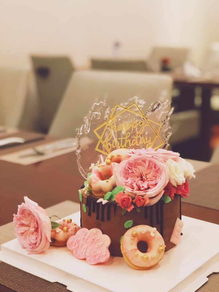 Happy Birthday taart bloemen cake